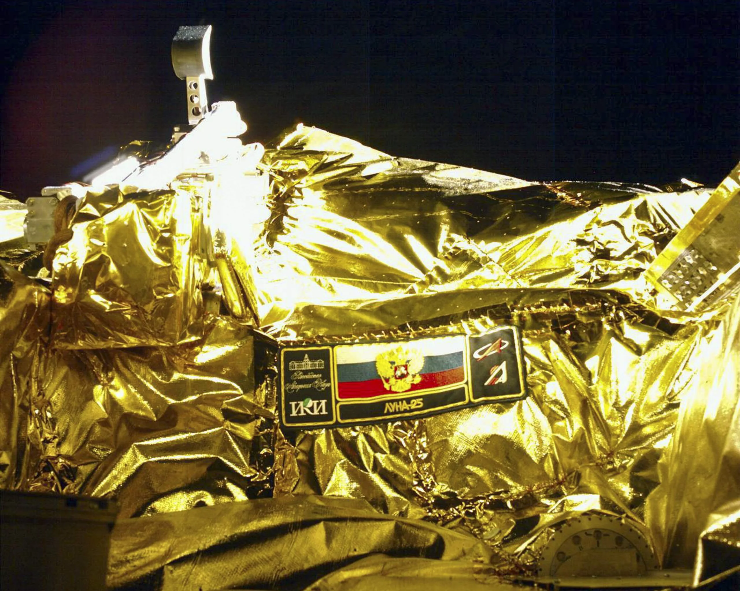 --- (Russian Federation), 21/08/2023.- A handout photo made available by Roscosmos State Space Corporation shows first picture of the moon lander Luna 25 (Moon) automatic station during its way to the Moon, 16 August 2023 (issued 21 August 2023). The head of Roskosmos, Yuri Borisov, said that the cause of the accident at the Luna-25 station was the abnormal operation of the corrective engine, a special commission will investigate the causes. According to Borisov, the errors of the Luna-25 mission will be corrected in preparation for the launch of the next stations. The first lunar mission in the modern history of Russia started on August 11. The Luna-25 automatic interplanetary station was launched from the Vostochny cosmodrome by a Soyuz-2.1b carrier rocket with a Fregat upper stage. Borisov reported that the soft landing of Luna-25 on the South Pole of the Earth's satellite was to take place on August 21. (Rusia, Roma) EFE/EPA/ROSCOSMOS STATE SPACE CORPORATION / HANDOUT HANDOUT EDITORIAL USE ONLY/NO SALES