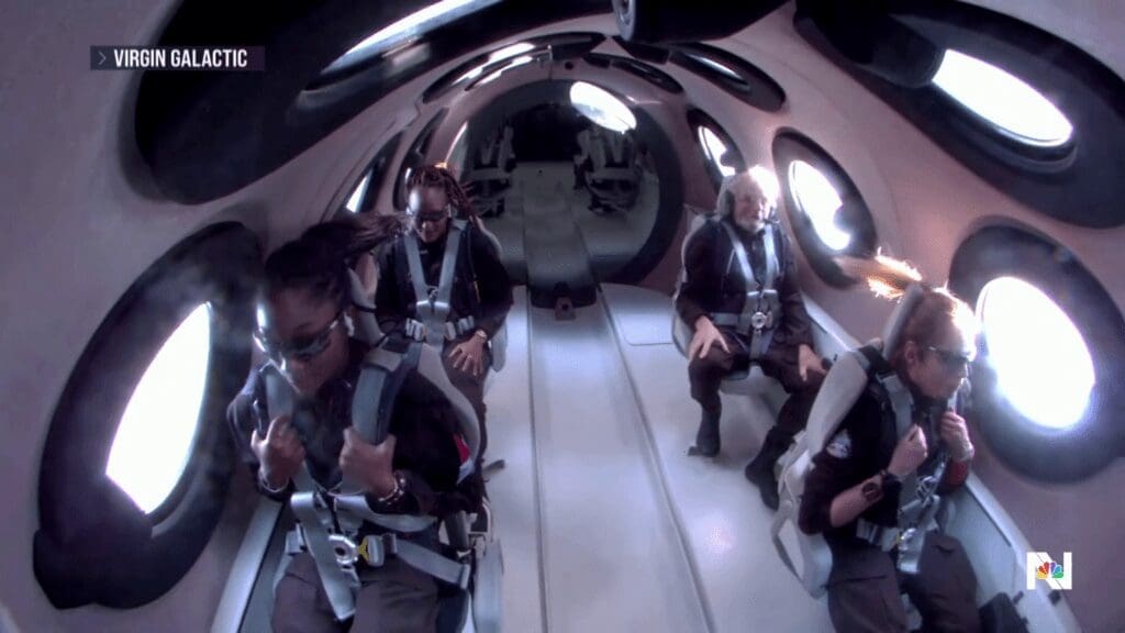 Inicia el turismo espacial: Virgin Galactic lleva a pasajeros al borde del espacio en un vuelo histórico