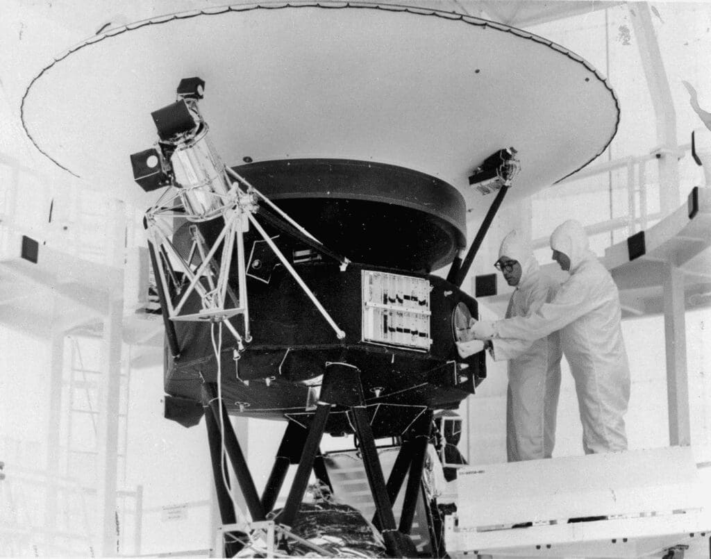 Integración de la sonda Voyager de la NASA.
