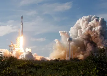 A SpaceX Falcon Heavy rocket lifts off from historic launch pad 39-A at the Kennedy Space Center in Cape Canaveral, Florida, U.S., February 6, 2018. REUTERS/Thom Baur/File Photo