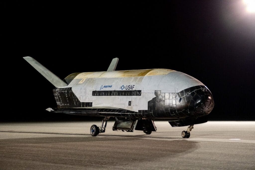 Avion epacial X-37B de la Fuerza Espacial de Estados Unidos
