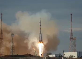 The Soyuz MS-25 spacecraft carrying the crew formed of NASA astronaut Tracy Dyson, Roscosmos cosmonaut Oleg Novitskiy and spaceflight participant Marina Vasilevskaya of Belarus, blasts off to the International Space Station (ISS) from the launchpad at the Baikonur Cosmodrome, Kazakhstan, March 23, 2024. REUTERS/Pavel Mikheyev
