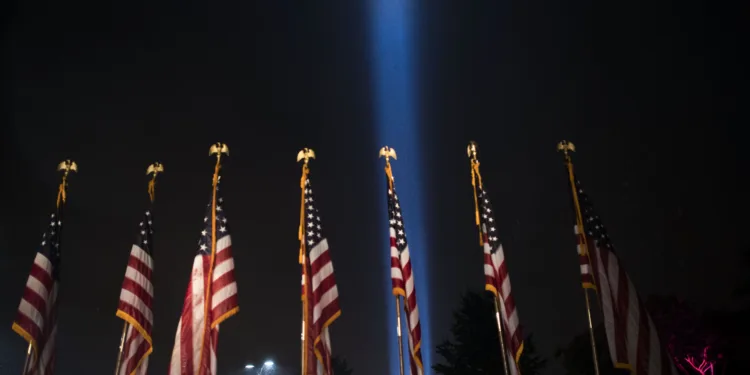 The Tunnel to Towers organization illuminates the night sky with the “Towers of Light” display, to honor those lost in the attacks of Sept. 11, 2001, the Pentagon, Washington, D.C., Sept. 9, 2020. (DoD photo by Lisa Ferdinando)