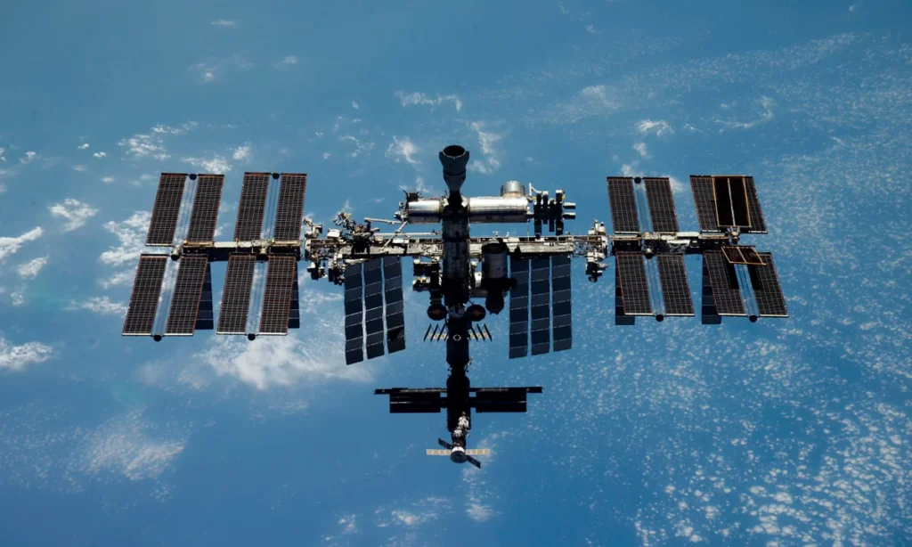 Imagen de la Estación Espacial Internacional (ISS) vista desde el espacio. Estacion espacial retiro
