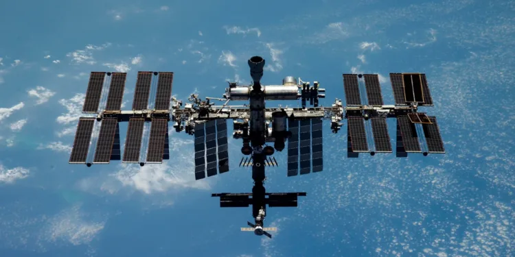 Imagen de la Estación Espacial Internacional (ISS) vista desde el espacio. Estacion espacial retiro