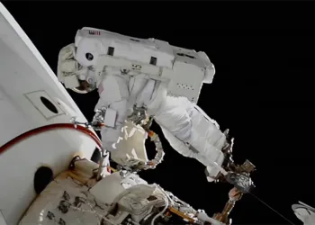 Reparaciones en la ISS caminata espacial