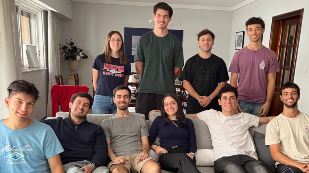 Estudiantes ITBA satélite