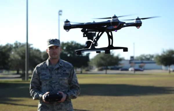 dron militar