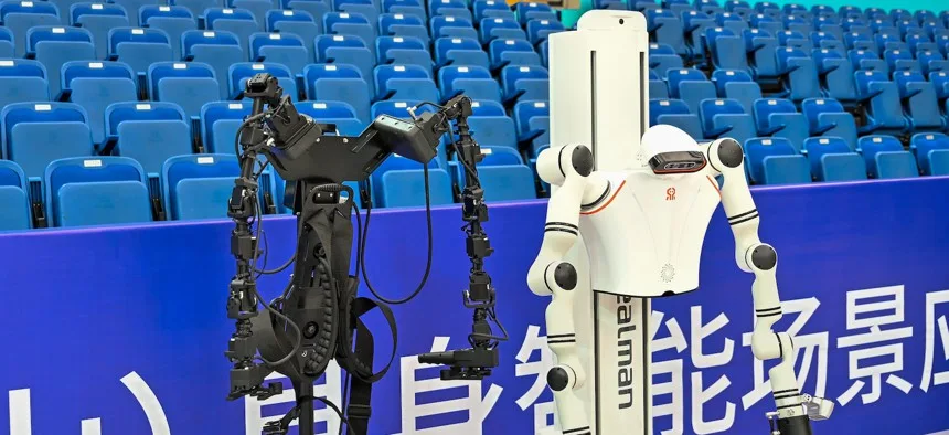 China EPL Robots exoesqueletos himalaya