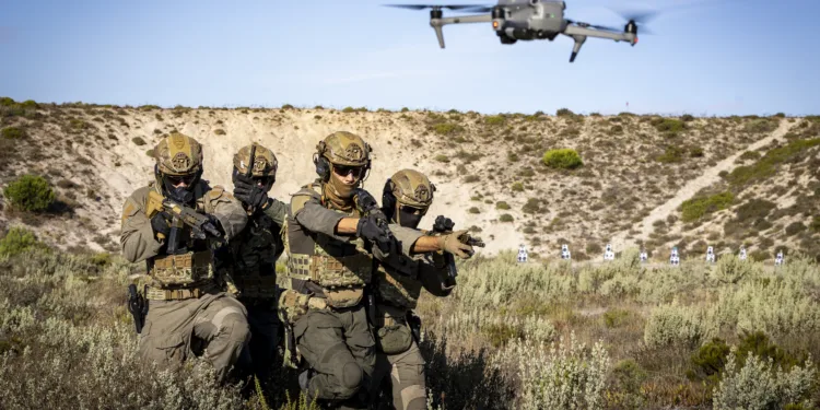 Fuzileiros realizam treino com drones e meios não tripulados