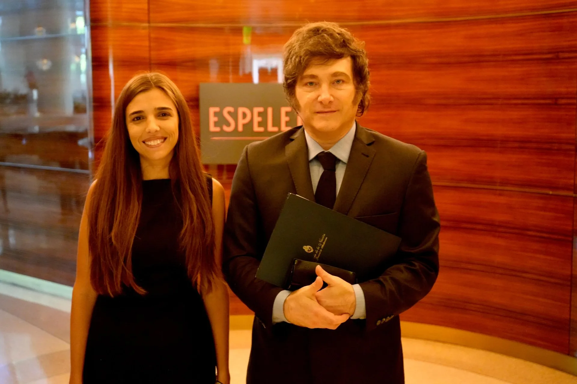 Noel de Castro Campos, candidata a astronauta argentina, se reune con Javier Milei.