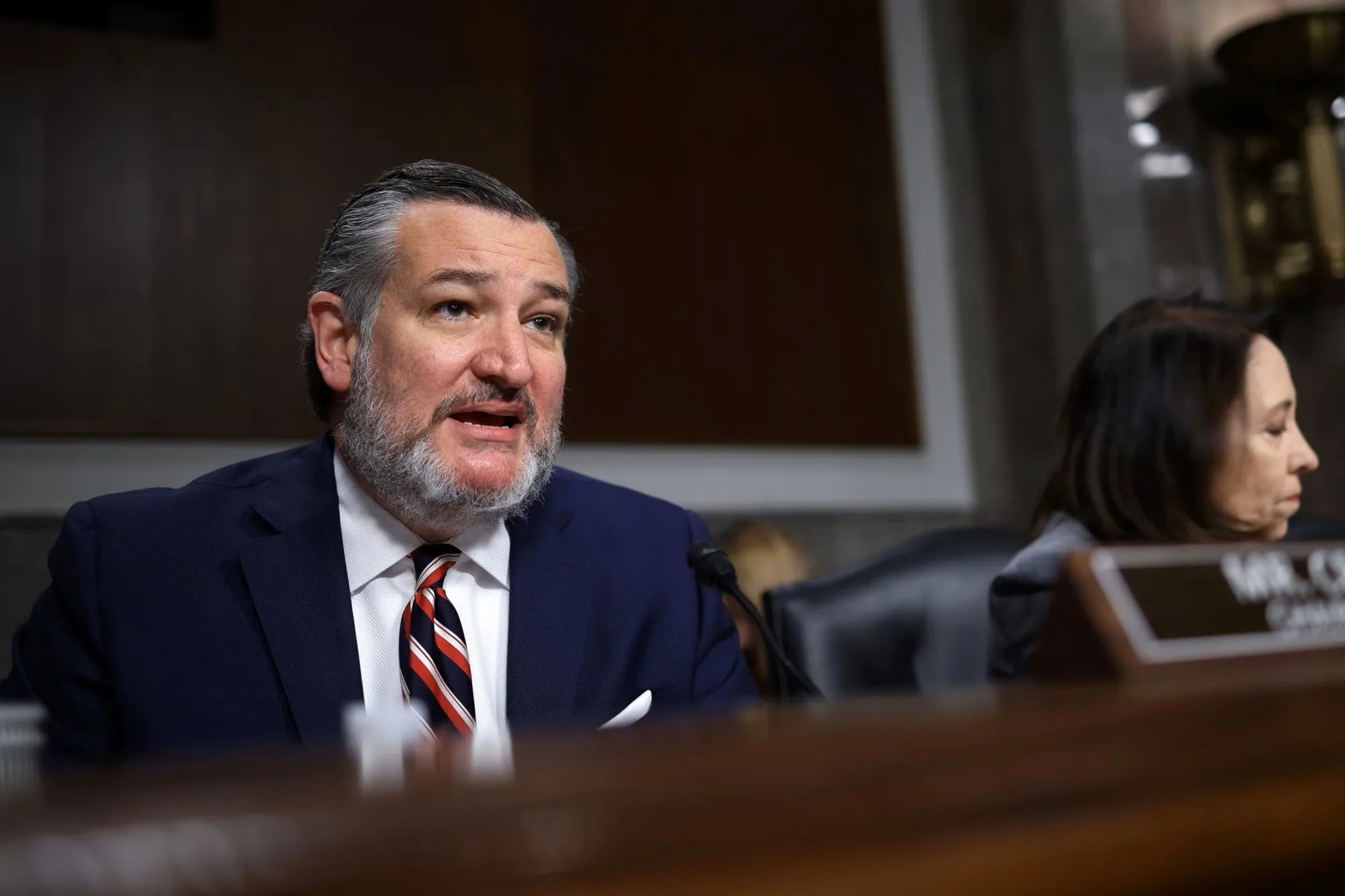 El senador Ted Cruz afirma que un fracaso de Artemisa daría a China la oportunidad de consolidar una presencia dominante en la superficie lunar.