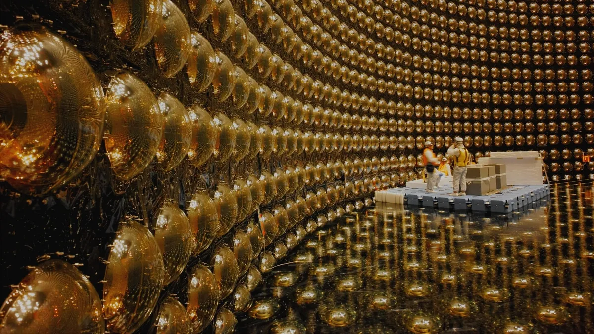 Módulos fotomultiplicadores del detector Super-Kamiokande, donde T2K midió con alta precisión los parámetros de oscilación de neutrinos usando un haz de J-PARC.