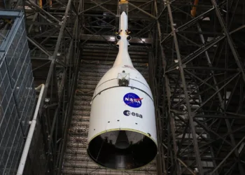 Orion integrada SLS NASA