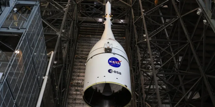 Orion integrada SLS NASA
