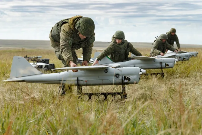 El Orlan-10 es un vehículo aéreo no tripulado (UAV) de reconocimiento desarrollado por el Centro de Tecnología Especial (STC) para las Fuerzas Armadas de Rusia.