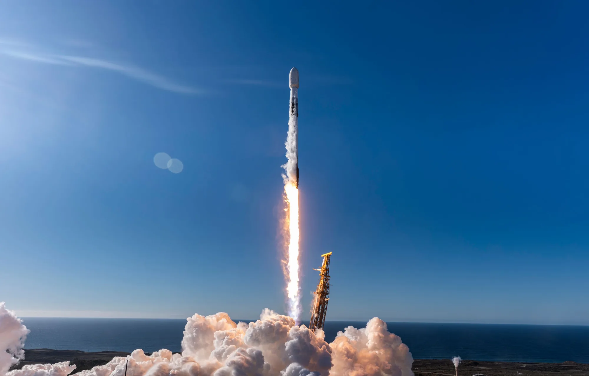 SpaceX lanzó 21 nuevos satélites de comunicaciones para construir una constelación avanzada para el Ejército de EE.UU.