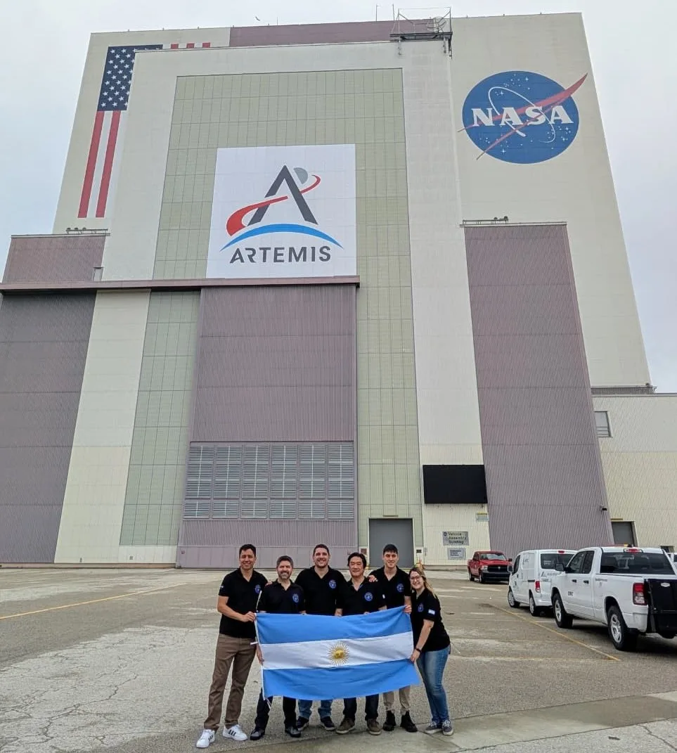 El equipo argentino del satélite ATENEA, integrado por profesionales de la CONAE, ya se encuentra en el Kennedy Space Center de la NASA, en Florida.
