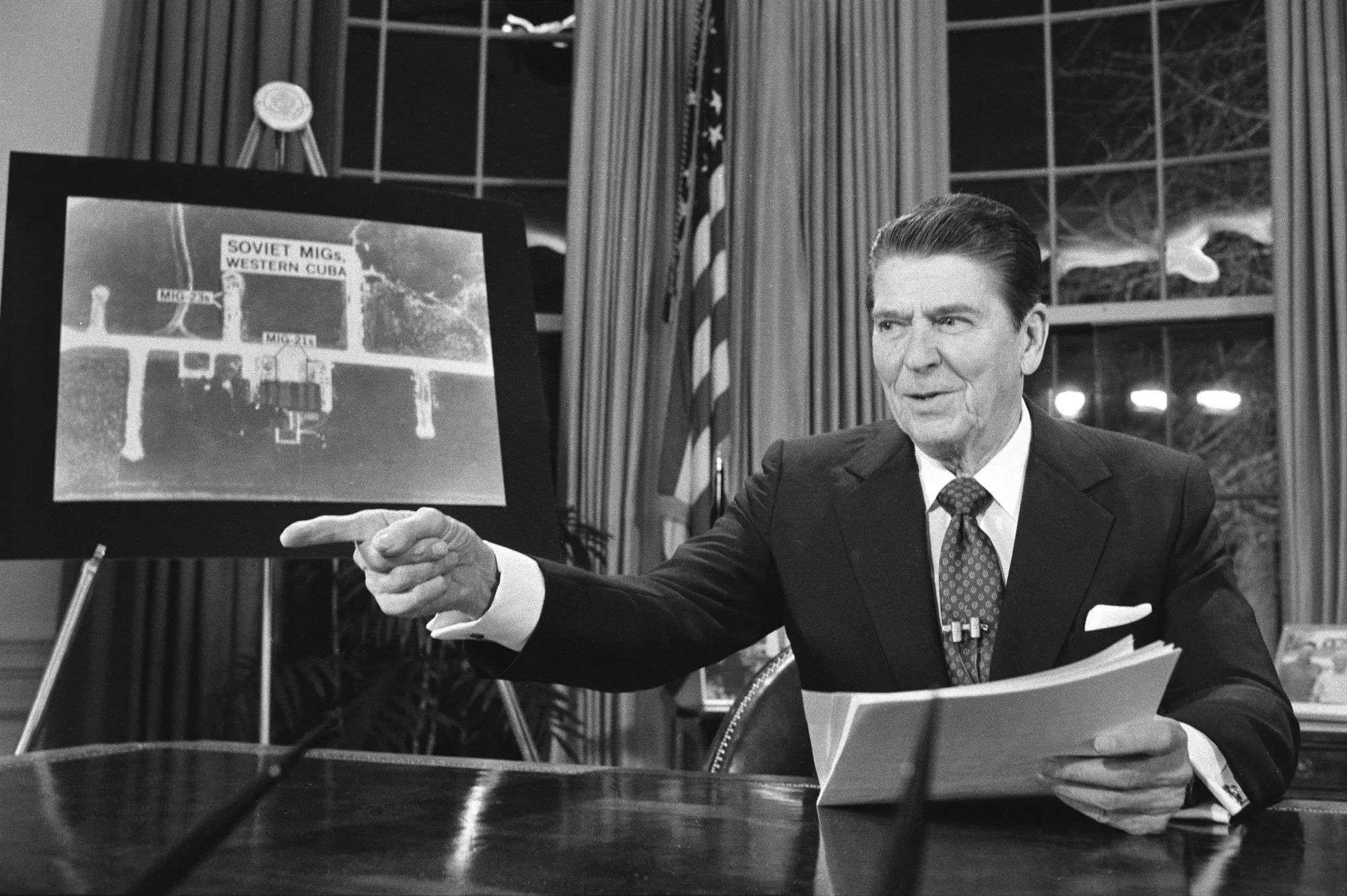 Ronald Wilson Reagan fue un político, militar y actor estadounidense. Ejerció como 40. º presidente de los Estados Unidos (1981-1989).