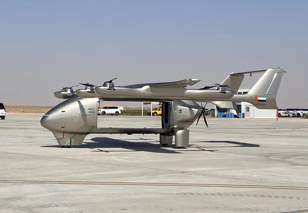 El dron de carga Hili LODD-01 durante las pruebas operativas en Emiratos Árabes Unidos.