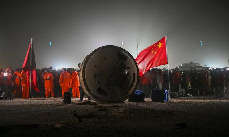 Cápsula de retorno de la misión Shenzhou-18, con los astronautas Ye Guangfu, Li Cong and Li Guangsu a bordo.