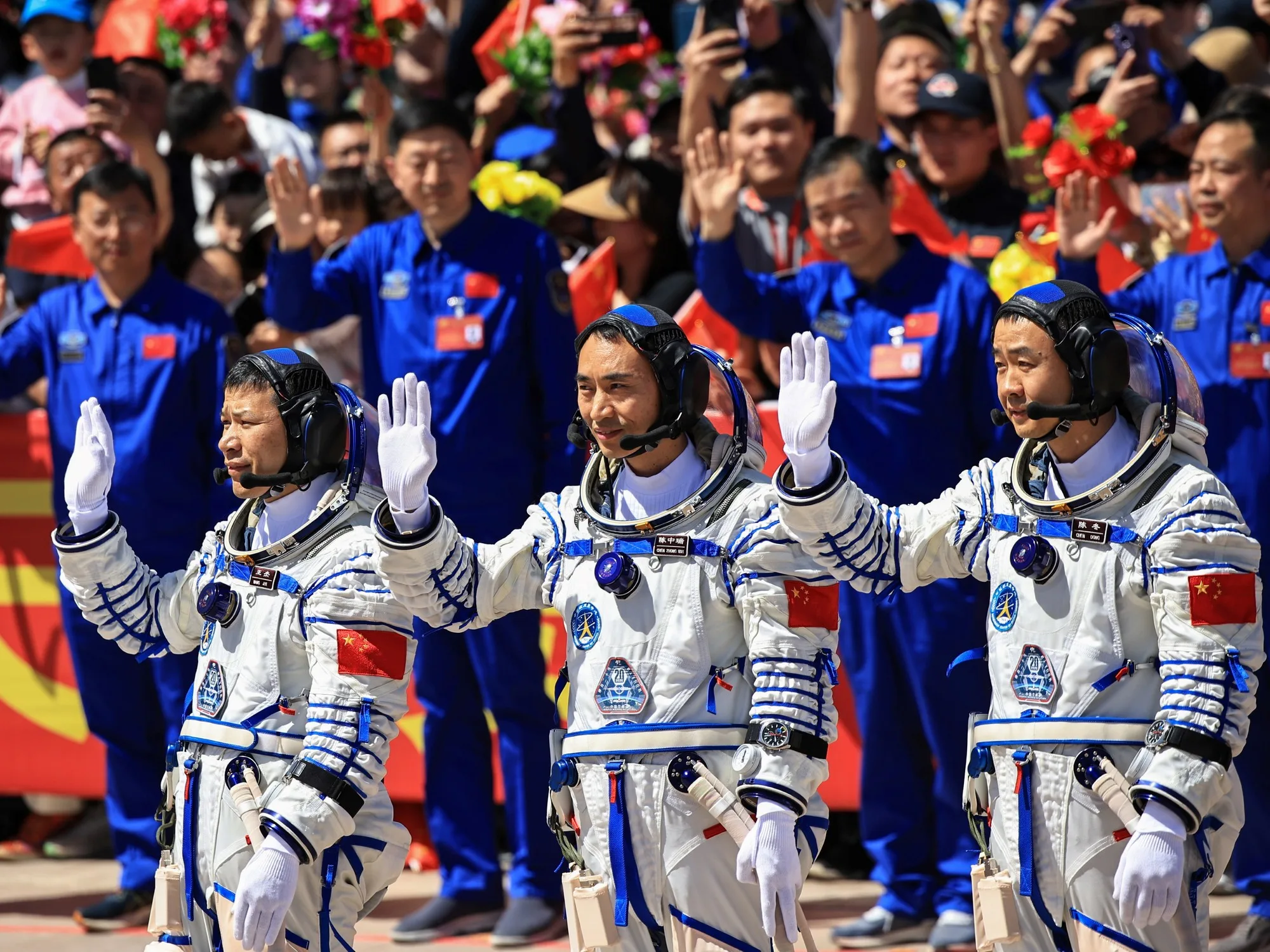 Astronautas de la tripulación Shenzhou-20, actualmente varados en la estación espacial china Tiangong.