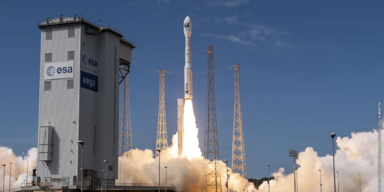 Arianespace lanzamiento satélite surcoreano KOMPSAT-7 a bordo de un cohete Vega C