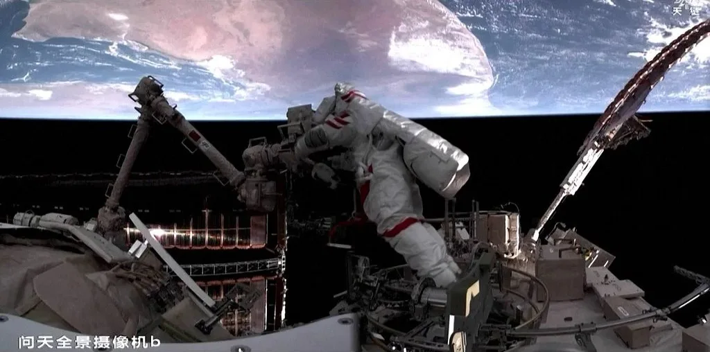 Caminata espacial Shenzhou-21.