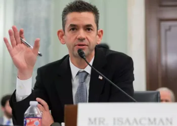 Jared Isaacman, director administrativo de la NASA, anuncia que China está más cerca que Estados Unidos de llegar a la Luna.