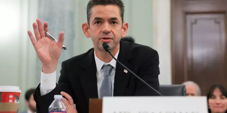 Jared Isaacman, director administrativo de la NASA, anuncia que China está más cerca que Estados Unidos de llegar a la Luna.