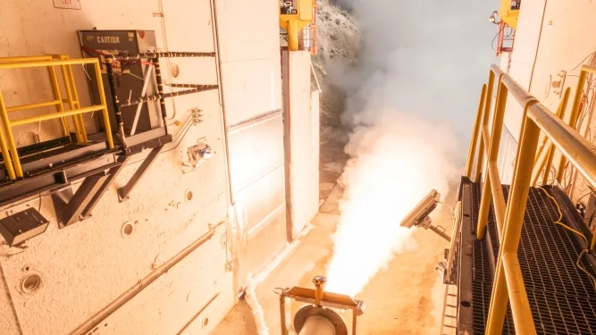 Northrop Grumann realiza una prueba estática del motor SMASH.