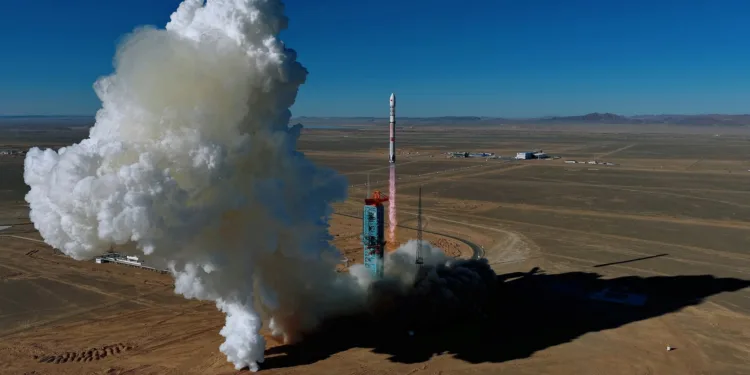 Lanzamiento del cohete Zhuque-3 de la empresa china Landscape desde el Centro de Lanzamiento de Jiuquan, en el desierto de Gobi