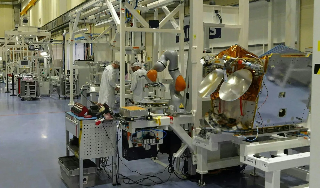 Los nuevos satélites de Airbus para Eutelsat se fabricarán en Toulouse, Francia, en una nueva línea de producción, promoviendo la soberanía europea.