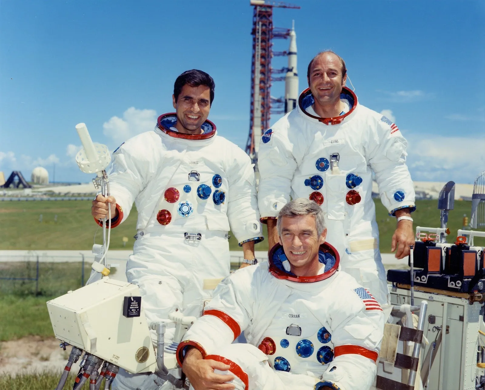 La tripulación de Apolo 17 estuvo compuesta por el comandante Eugene A. Cernan, el piloto del módulo lunar Harrison H. Schmitt, y el piloto del módulo de mando Ronald E. Evans.