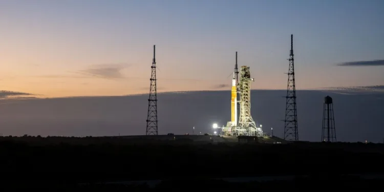 NASA adelanta el ensayo clave de carga de combustible del cohete SLS para Artemis II y presiona para volar a la Luna en febrero.