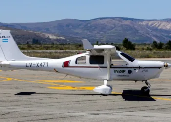 Avión experimental de observación para la lucha contra incencios de INVAP.