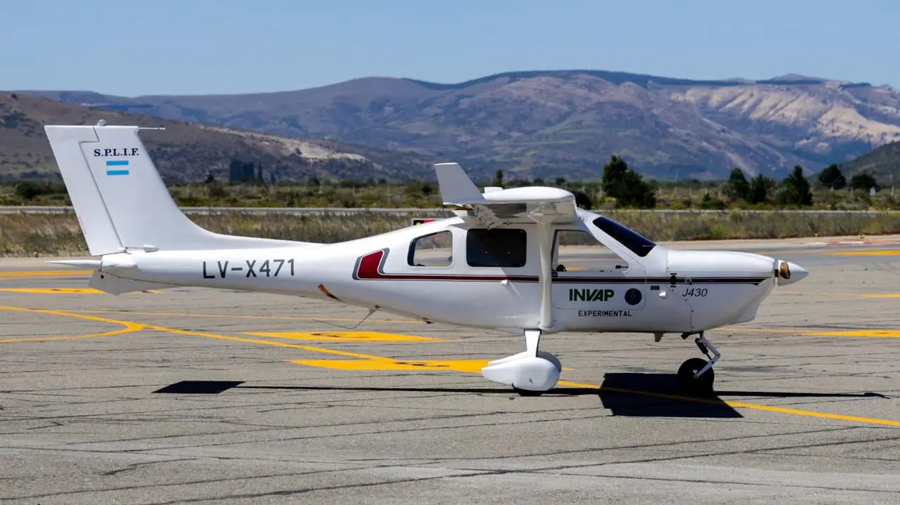 Avión experimental de observación para la lucha contra incencios de INVAP para el SPLIF de la provincia de Rio Negro.
