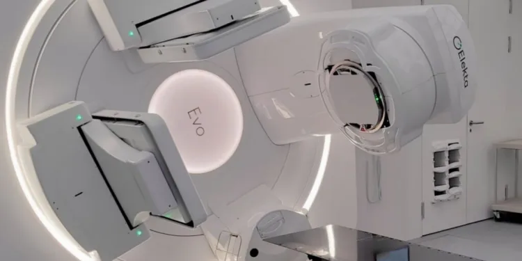 Imagen del interior del acelerador lineal Elekta Versa HD. Crédito: Versa. Elekta Garrahan