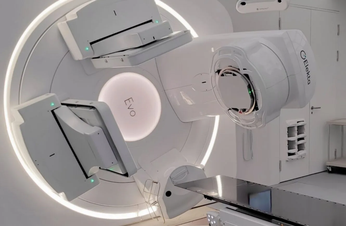 Imagen del interior del acelerador lineal Elekta Versa HD. Crédito: Versa. Elekta Garrahan