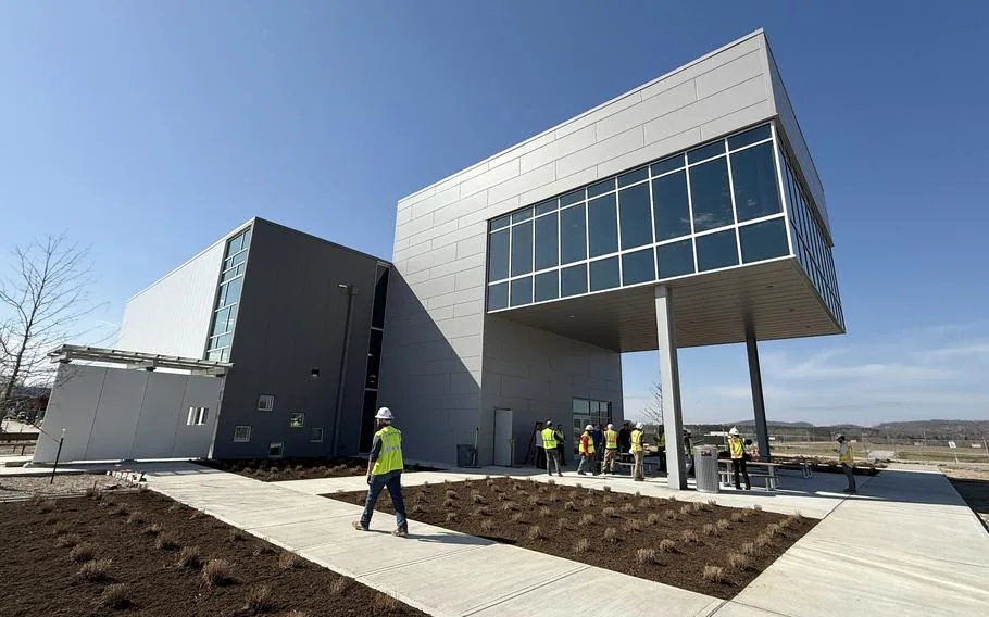 Oak Ridge es el emplazamiento propuesto para los reactores nucleares reutilizados de los portaaviones, que alimentarían centros de datos. Oak Ridge es el emplazamiento propuesto para los reactores nucleares reutilizados de los portaaviones, que alimentarían centros de datos. 