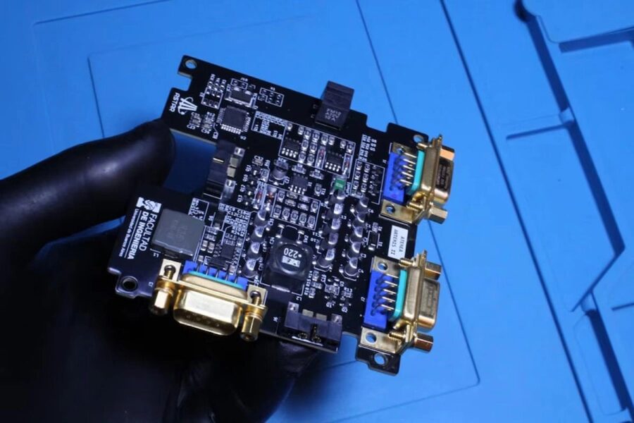 Placa que FIUBA diseñó y fabricó para ATENEA como parte de un módulo de seguridad y manejo de energía.