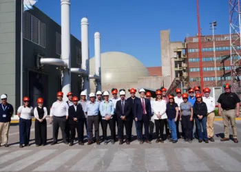 Delegación bipartidaria del Comité de Energía y Comercio de la Cámara de Representantes de Estados Unidos junto a equipos de Nucleoeléctrica. En la visita al Complejo Nuclear Atucha, el grupo recorrió las instalaciones de ambas centrales nucleares.