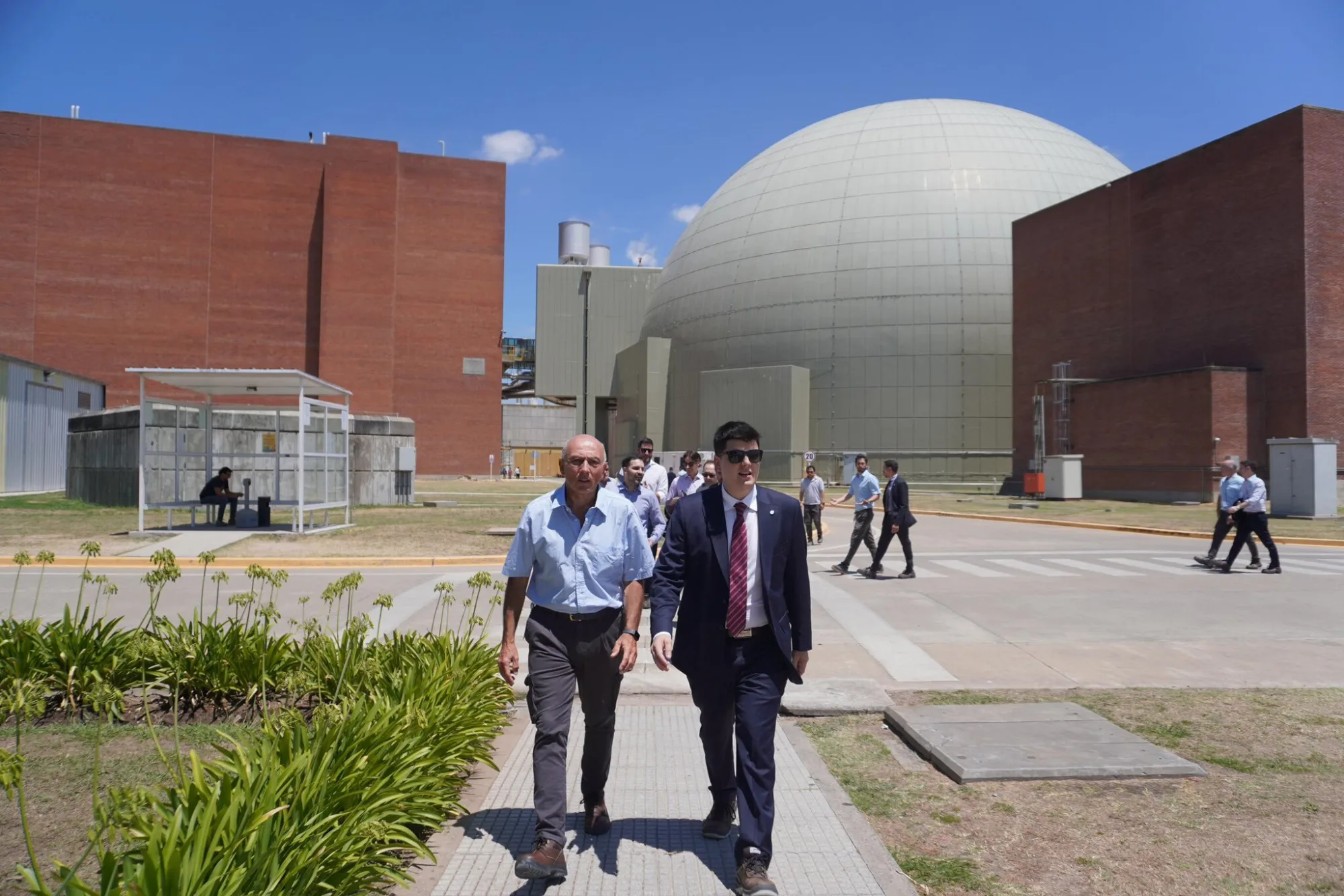La delegación estadounidense recorrió el sitio para conocer de primera mano la infraestructura, operación y capacidades de ingeniería del parque nuclear argentino.