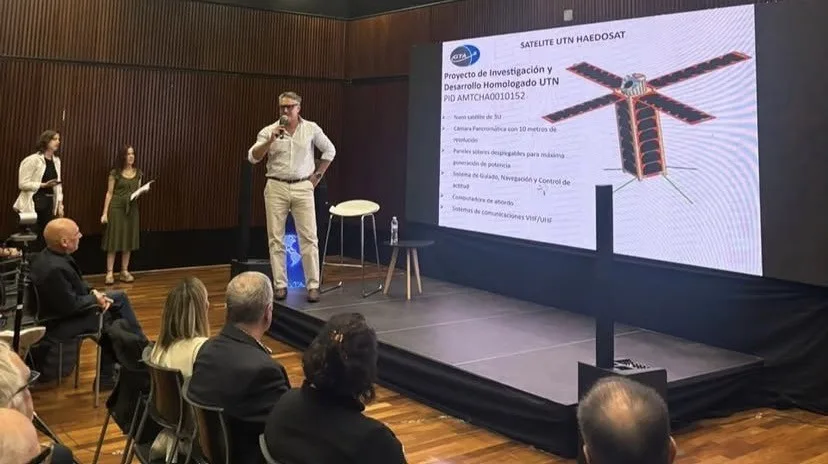 La Facultad Regional Haedo de la UTN llevó su proyecto HAEDO-SAT a la Jornada Economía del Espacio.