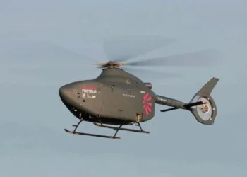 El nuevo helicóptero autónomo de la Real Armada británica hace historia con su primer vuelo.