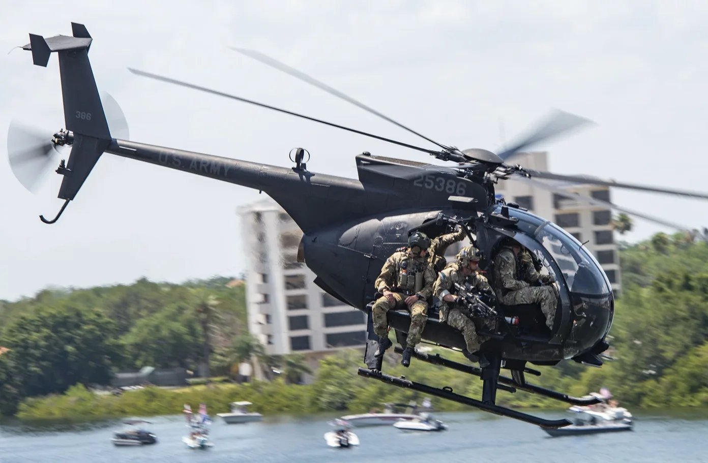 Demostración de capacidades de un MH-6M en Tampa, Florida.