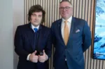 Milei se reunió con Jonathan Cirtain, CEO de Axiom Space, en Davos, Suiza.