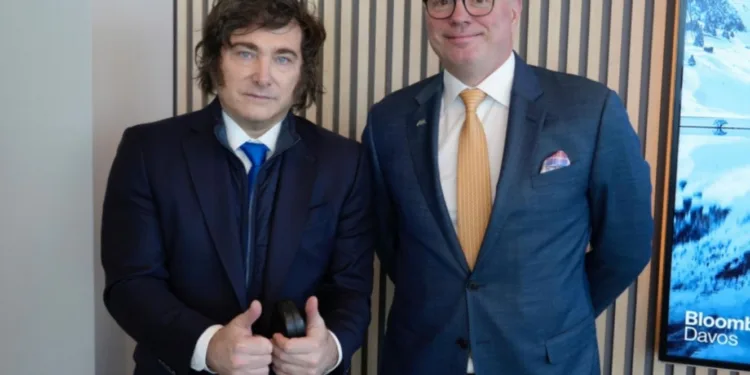 Milei se reunió con Jonathan Cirtain, CEO de Axiom Space, en Davos, Suiza.