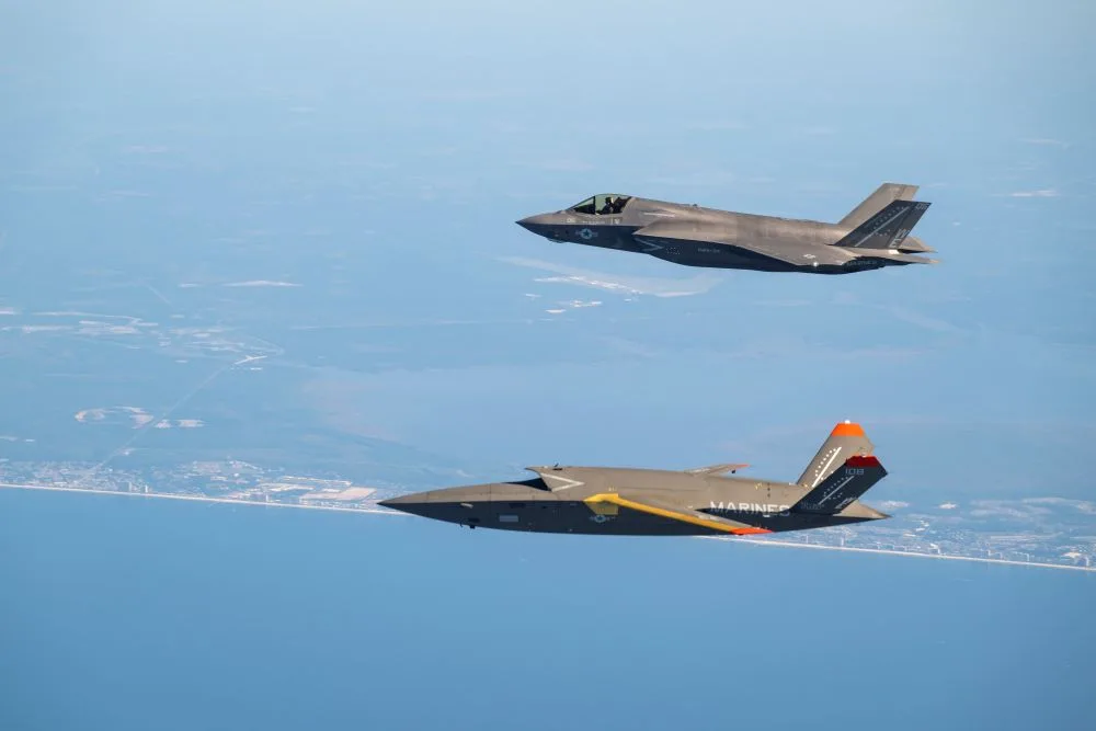 Imagen de los UAS del Ejército de Estados Unidos de Northrop Grumman Kratos Valkyrie F-35.guerra híbrida