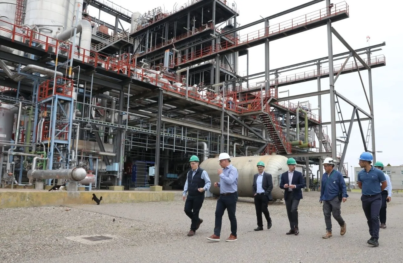Martín Porro y Federico Ramos Napoli recorrieron la Planta Industrial de Agua Pesada (PIAP) en la provincia de Neuquén.